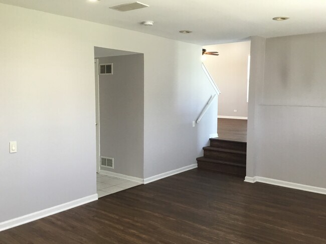 2364 Chesapeake Bay, Elgin, IL 60123 - photo 5