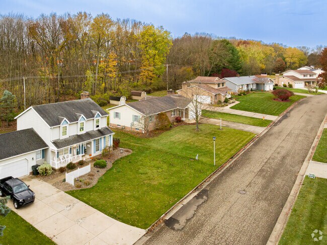 There are a variety of housing options available in Sippo Heights.