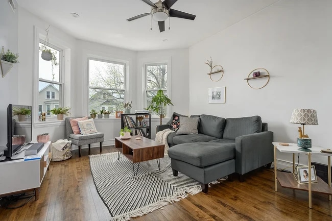 3244 N Hamlin Ave unit 2, Chicago, IL 60618 - photo 2