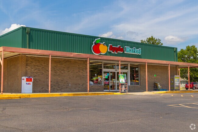 Apple Market sits next to several chain eateries along U.S. 69.