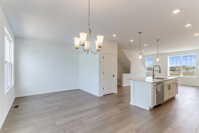 1060 E Oakton St unit 36449678, Des Plaines, IL 60018 - photo 5