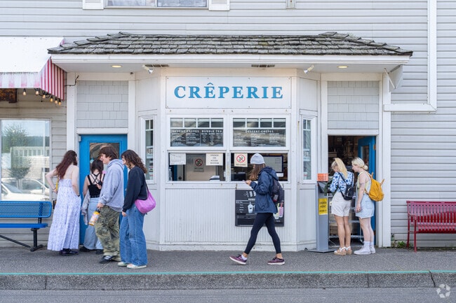 Crepe Neptune serves up fresh crepes with unique flavors like goat cheese and fig.