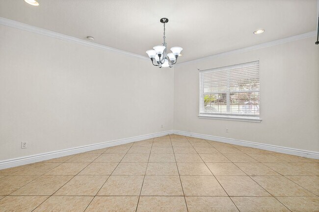 9130 Windgarden Cir, Windcrest, TX 78239 - photo 7