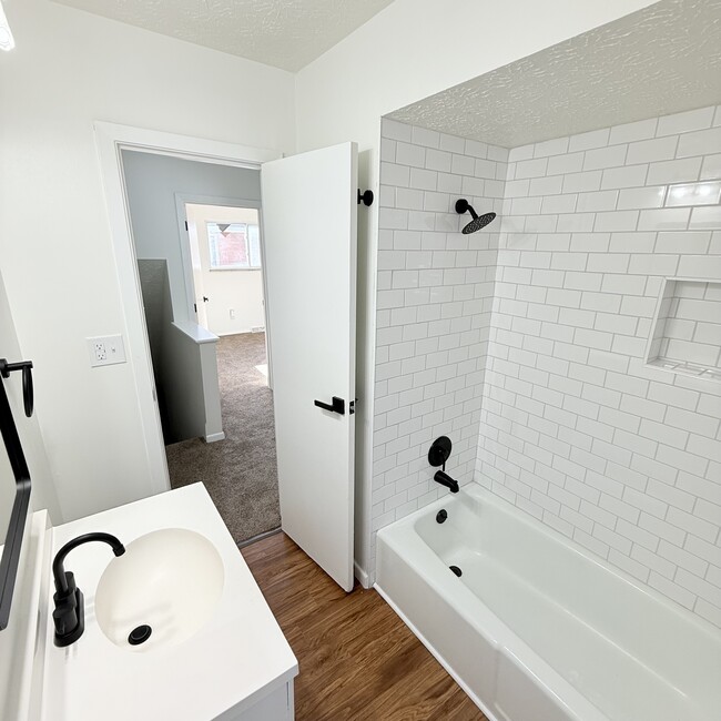 235 Hamilton Ave, Columbus, OH 43203 - photo 2