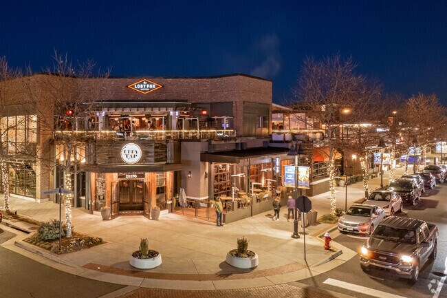 One Loudoun offers an exciting nightlife with its many restaurants and bars.