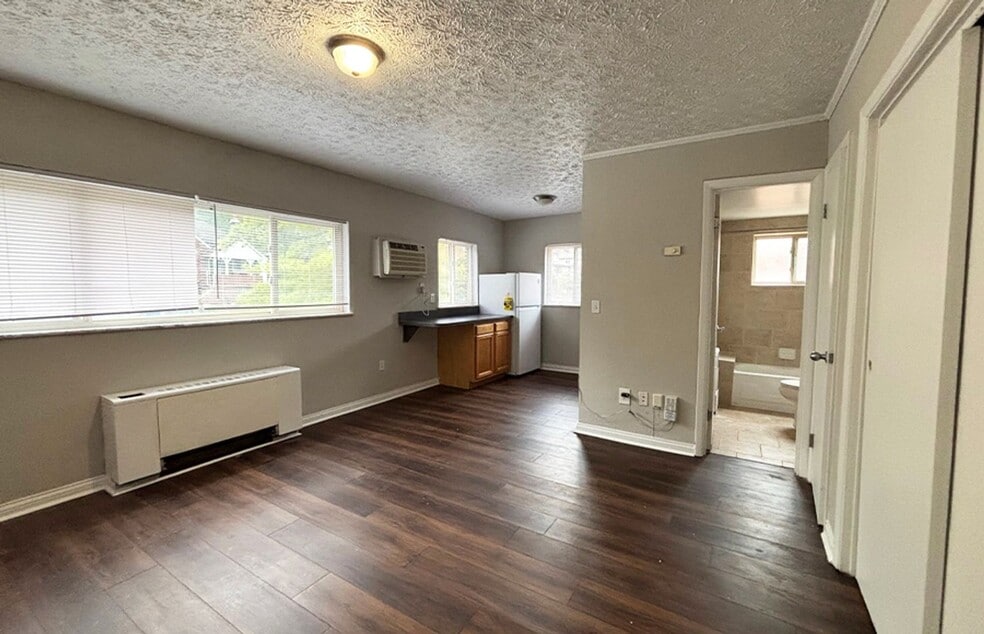 555 Lowell Ave unit 555-05, Cincinnati, OH 45220 - photo 1