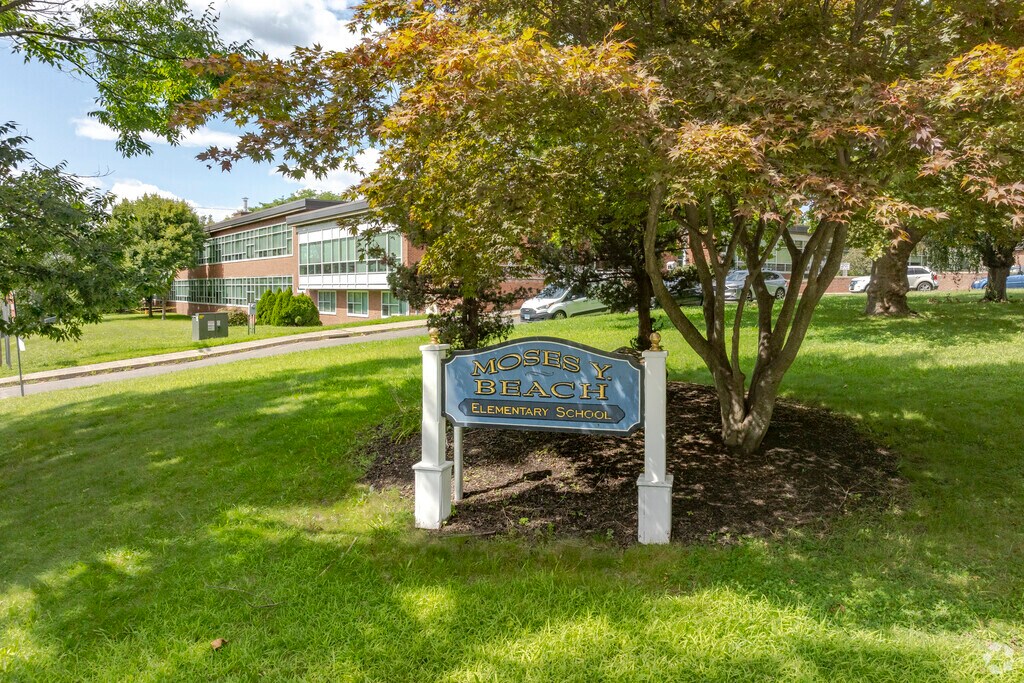 Moses Y Beach Elementary School is located at 340 N Main Street in Wallingford, CT.