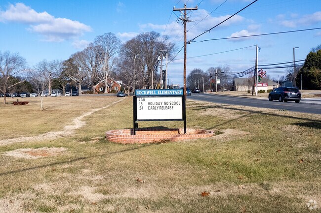Rockwell Elementary School serves 475 students in grades Prekindergarten-5.