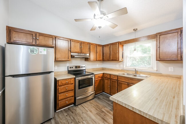 302 Laurel Tree Ln, Simpsonville, SC 29681 - photo 4