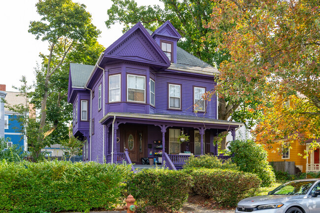 You can feel the prominence of this home in Oak Grove with its royal purple.