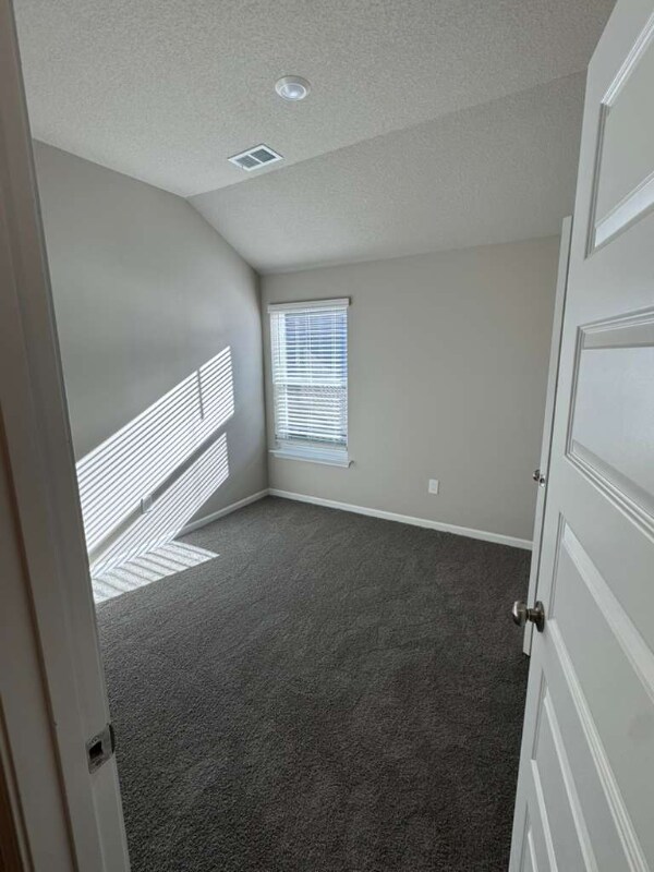 526 W Fountain Cir, Gardner, KS 66030 - photo 6