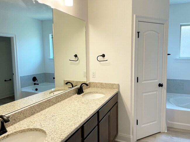 239 Sophie Dr, Houma, LA 70364 - photo 4