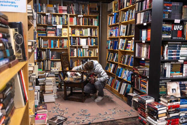 Ellendale residents can pop into The Book House in Maplewood.