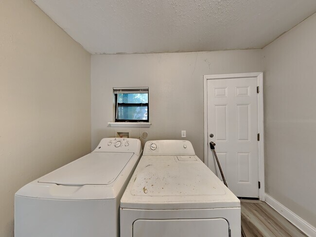 2027 W 12th St unit 2027 w 12th st Downs, Jacksonville, FL 32209 - photo 7