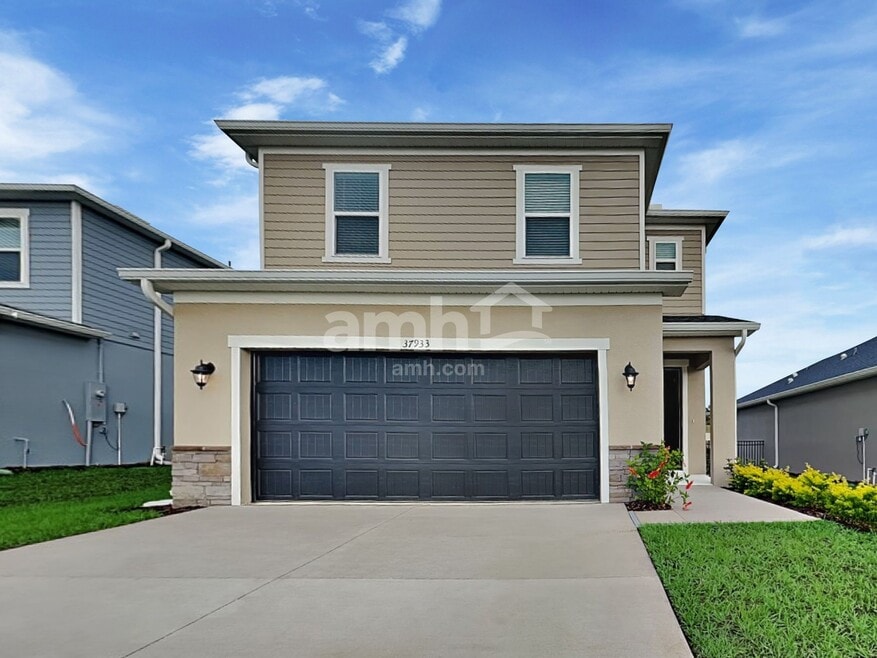 37933 Dusty Saddle Ln, Zephyrhills, FL 33541 - photo 1