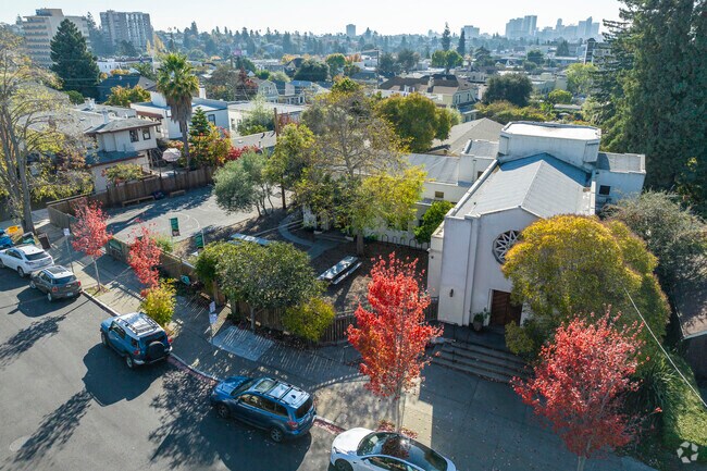 Pacific Boychoir Academy is located in Oakland, California.