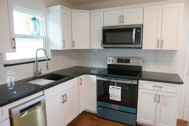 4302 W North A St unit Main House, Tampa, FL 33609 - photo 4