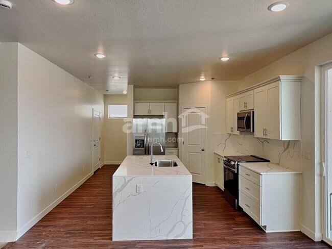 1312 W Mahogany St, Saratoga Springs, UT 84043 - photo 2