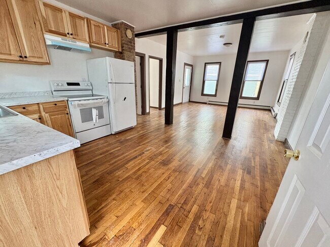 178 Broad St unit 1, Catskill, NY 12414 - photo 5