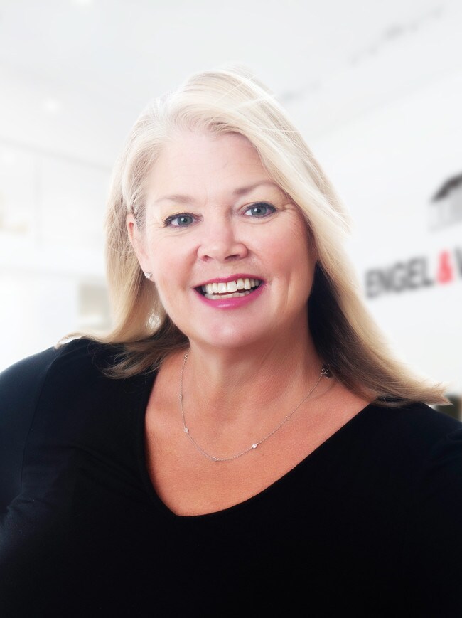 Julie Smith
