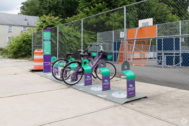 With many CDPHP bike stations around it is easy to hop on and go.