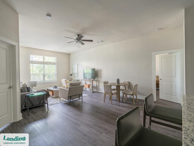 18101 Point Lookout Dr unit 379, Nassau Bay, TX 77058 - photo 4