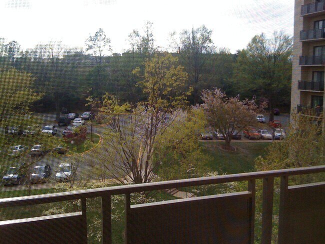 Woodlake Towers unit 520, Falls Church, VA 22044 - photo 5