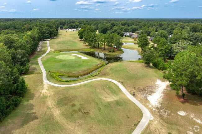 The residents of Privateer enjoy playing golf at the Links at Lakewood.