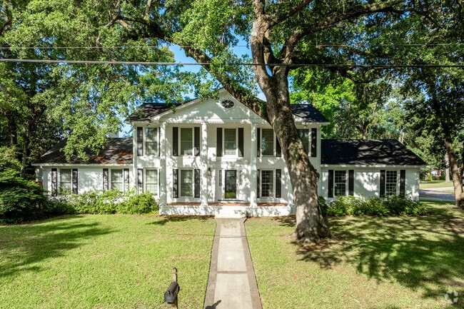 You can find homes with colonial influences in Sandhurst.