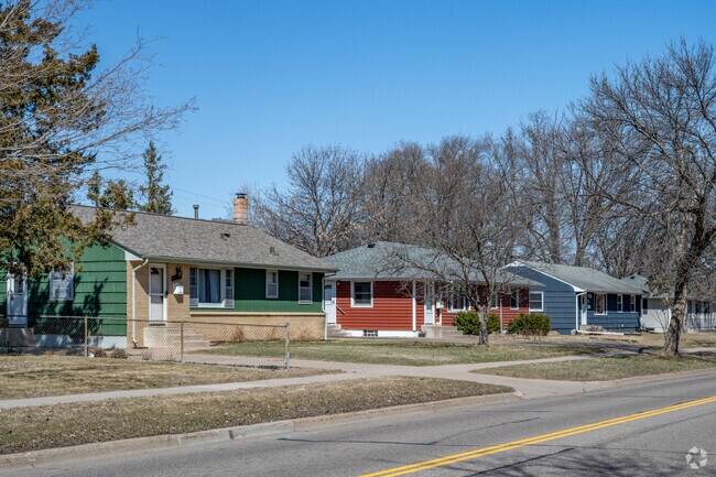 Rows of ranch style homes are typical of West Palmer Lake.