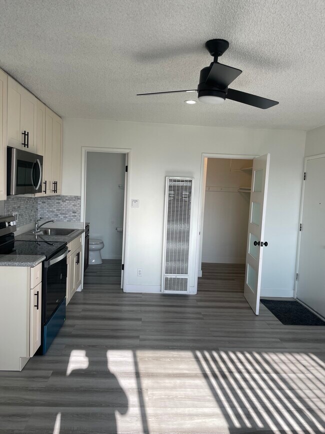 305 E Plymouth St unit A, Inglewood, CA 90302 - photo 3