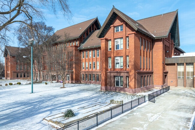 Bowen High School has a student-teacher ratio of 14 to 1 and scores a C- on Niche.com.