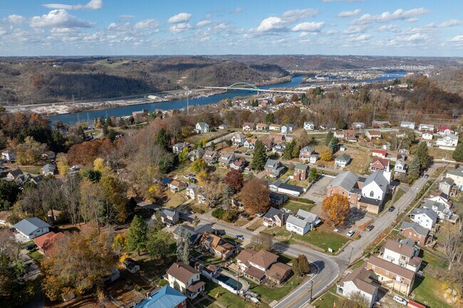 Mozart offers scenic views of the Ohio River from its hillside streets.