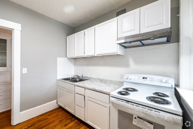 Clarisa Properties, Omaha, NE 68105 - photo 3