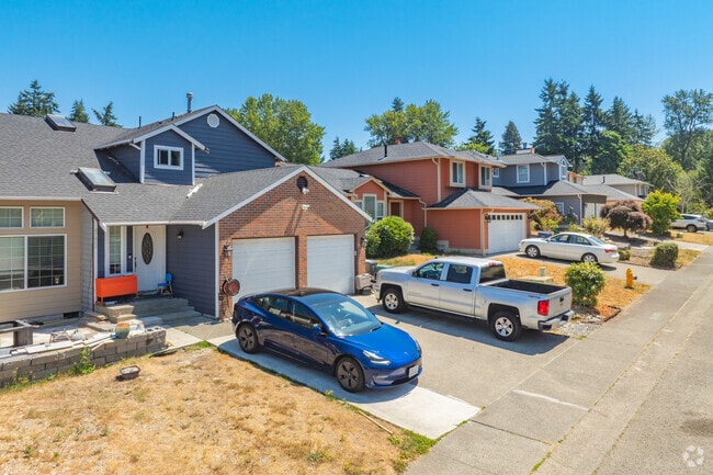 Most Redondo-Federal Way homes have driveways and good-sized front lawns.
