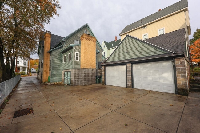 331 E High St unit 331 E High, Manchester, NH 03104 - photo 3