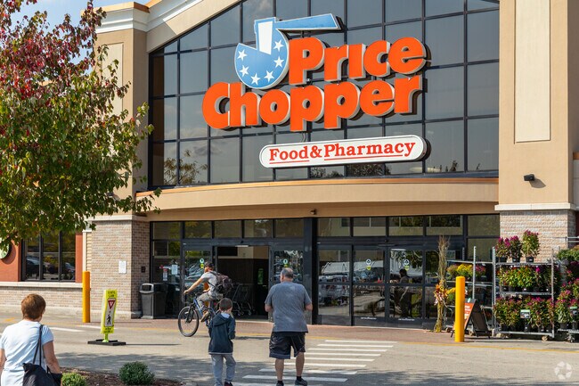 Webster’s Price Chopper offers fresh produce, pharmacy services, and curbside pickup.