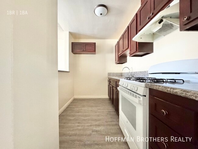 20339 Saticoy St unit 39, Canoga Park, CA 91306 - photo 2