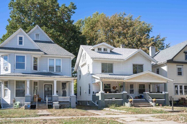 Many of the homes in the GM Square area have plenty of yard space.