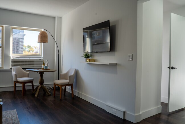 1553 W Hollywood Ave unit 303, Chicago, IL 60660 - photo 4