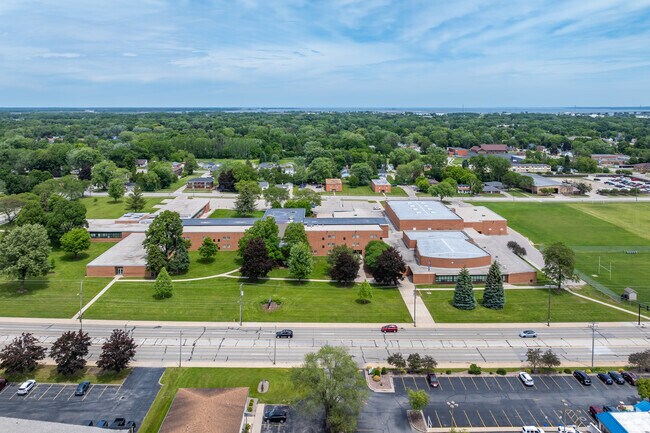 Franklin Middle School has 659 students.