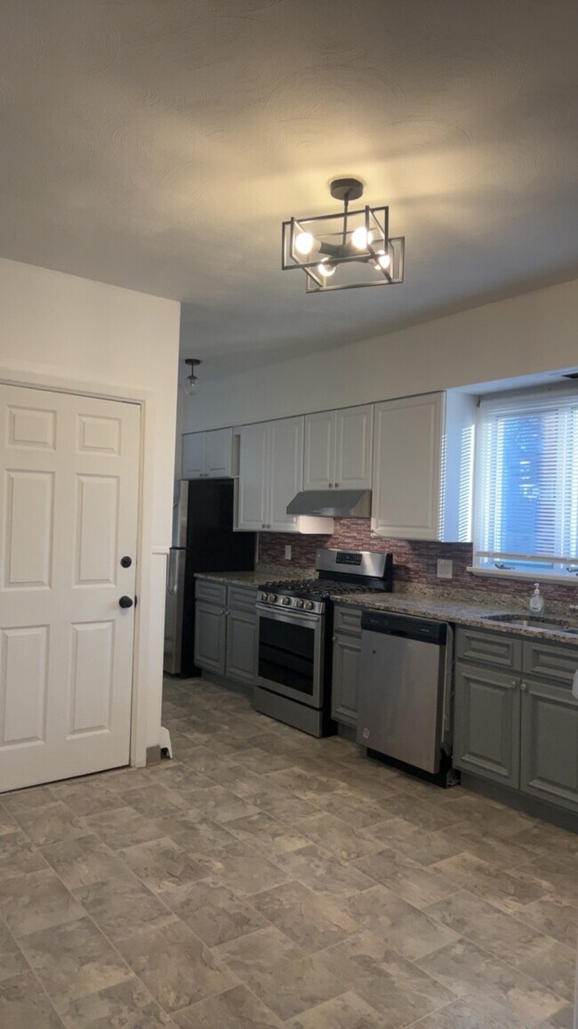 1309 Smith St unit 1309 Smith St. Unit, Providence, RI 02908 - photo 4