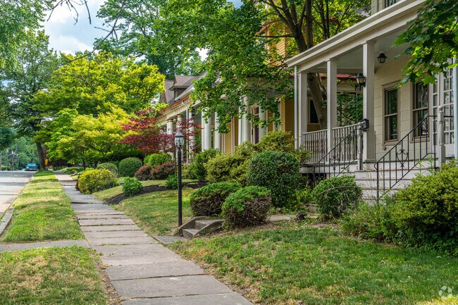 Cozy forested neighborhood in Little Falls.