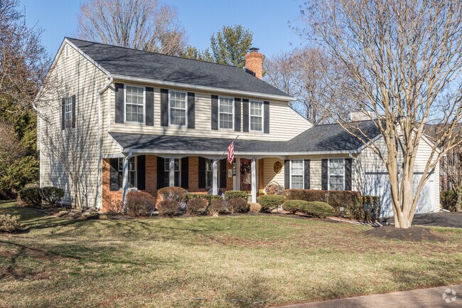 Colonial style homes in Dranesville offer a perfect blend of tradition and modern comfort.