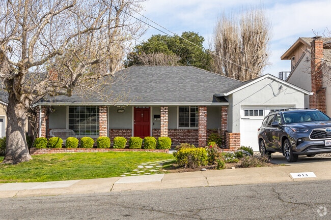 Variations on the ranch style home are common in Capuchino.