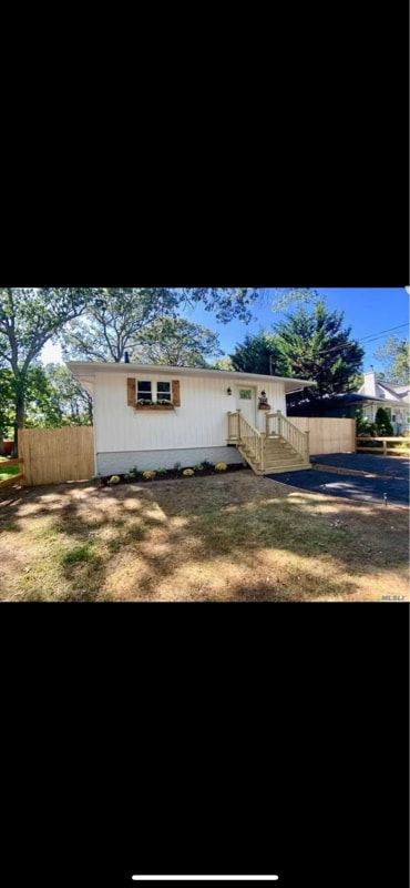 469 Auborn Ave, Shirley, NY 11967