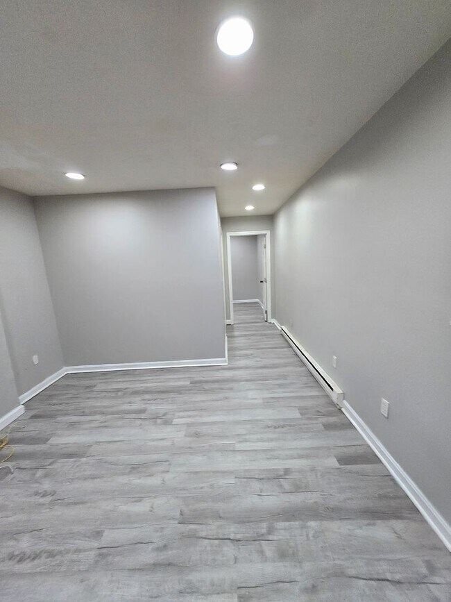 457 Admiral St unit 1, Providence, RI 02908 - photo 6