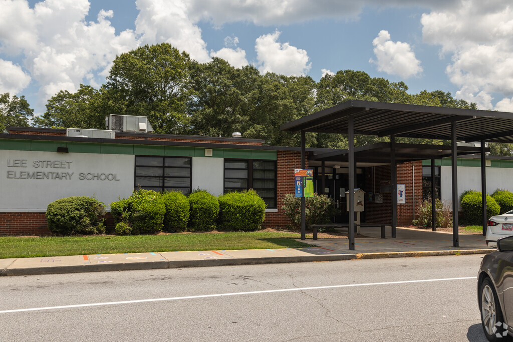 Main entrance to Lee Street Elementary School in Jonesboro, Jonesboro GA