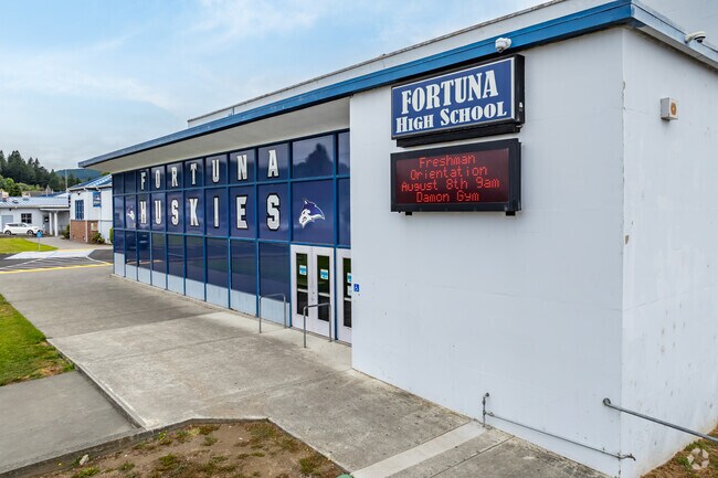 Fortuna Union High School earns a B-minus rating on Niche.