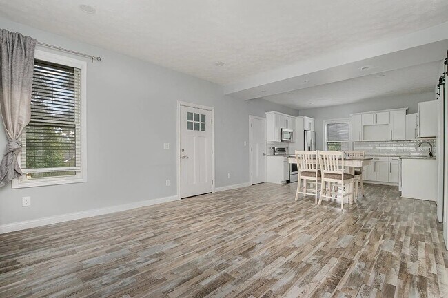 5651 Bramble Ave unit 1, Cincinnati, OH 45227 - photo 6